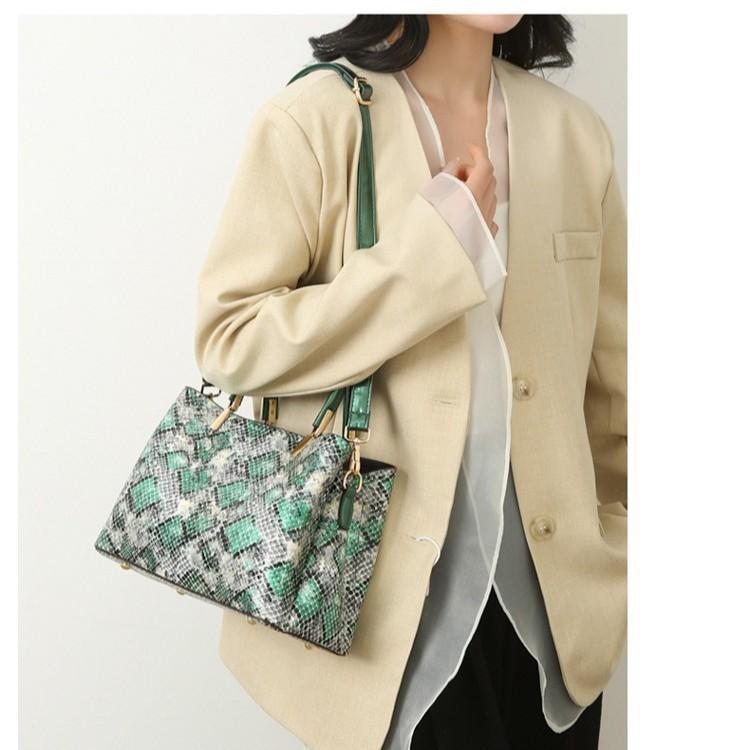 Cross-border Fashion Snake Pattern Women's Handbag New Urban Simple Casual Shoulder Crossbody Bag Wholesale