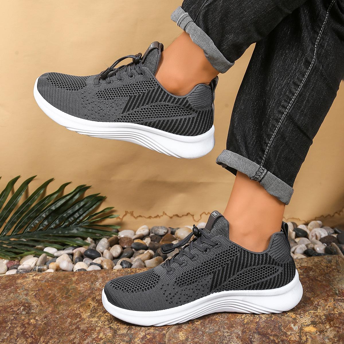 

Stepping shoes spring and autumn men s soft-soled non-slip travel shoes medium and old comfortable breathable running shoes single shoes lightweight 39 сірий колір