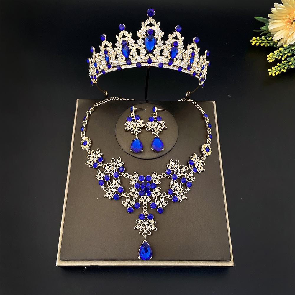 New Bridal Tiara Crown Three Piece Set Wedding Necklace Earrings Rhinestone Set European and American Wedding Accessories