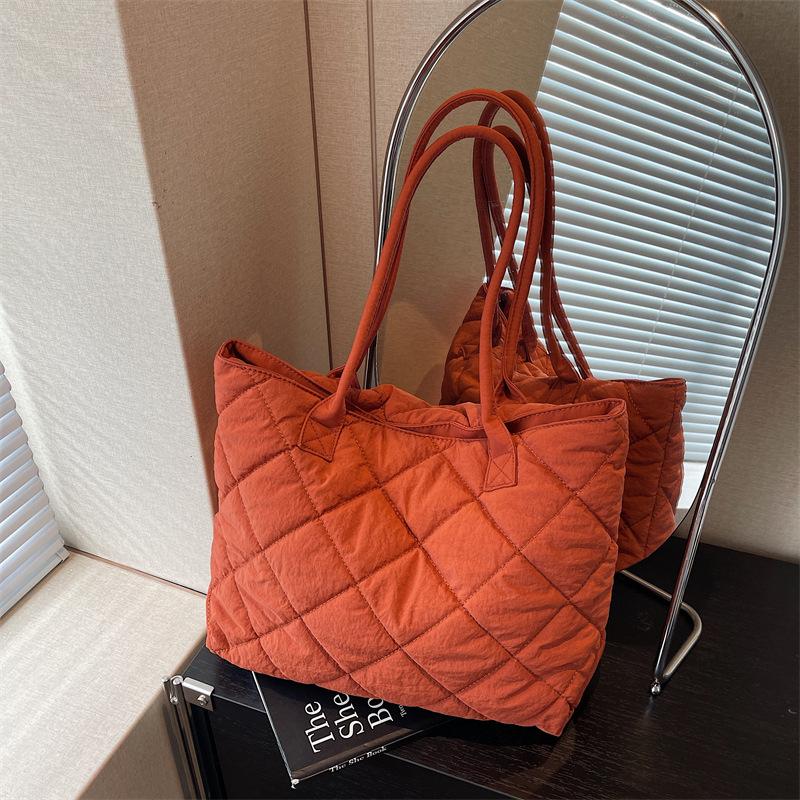 Rhombus Cotton Clothing Bag Women's New Autumn and Winter Casual Large-capacity Commuter Tote Bag Fashionable Shoulder Bag