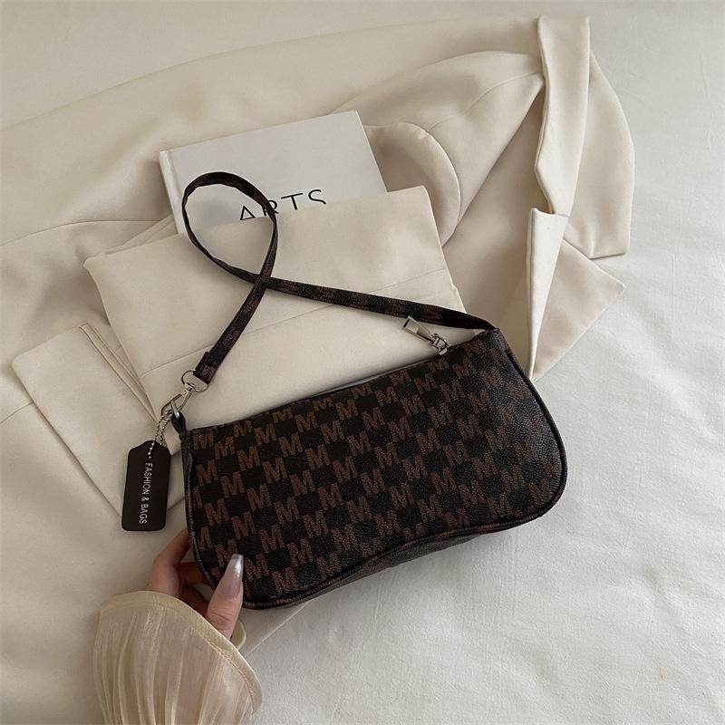 

Сумка женская сумка 2025 осень новая европейская и американская ретро сумка-подмышка модная универсальная сумка на плечо маленькая квадратная сумка