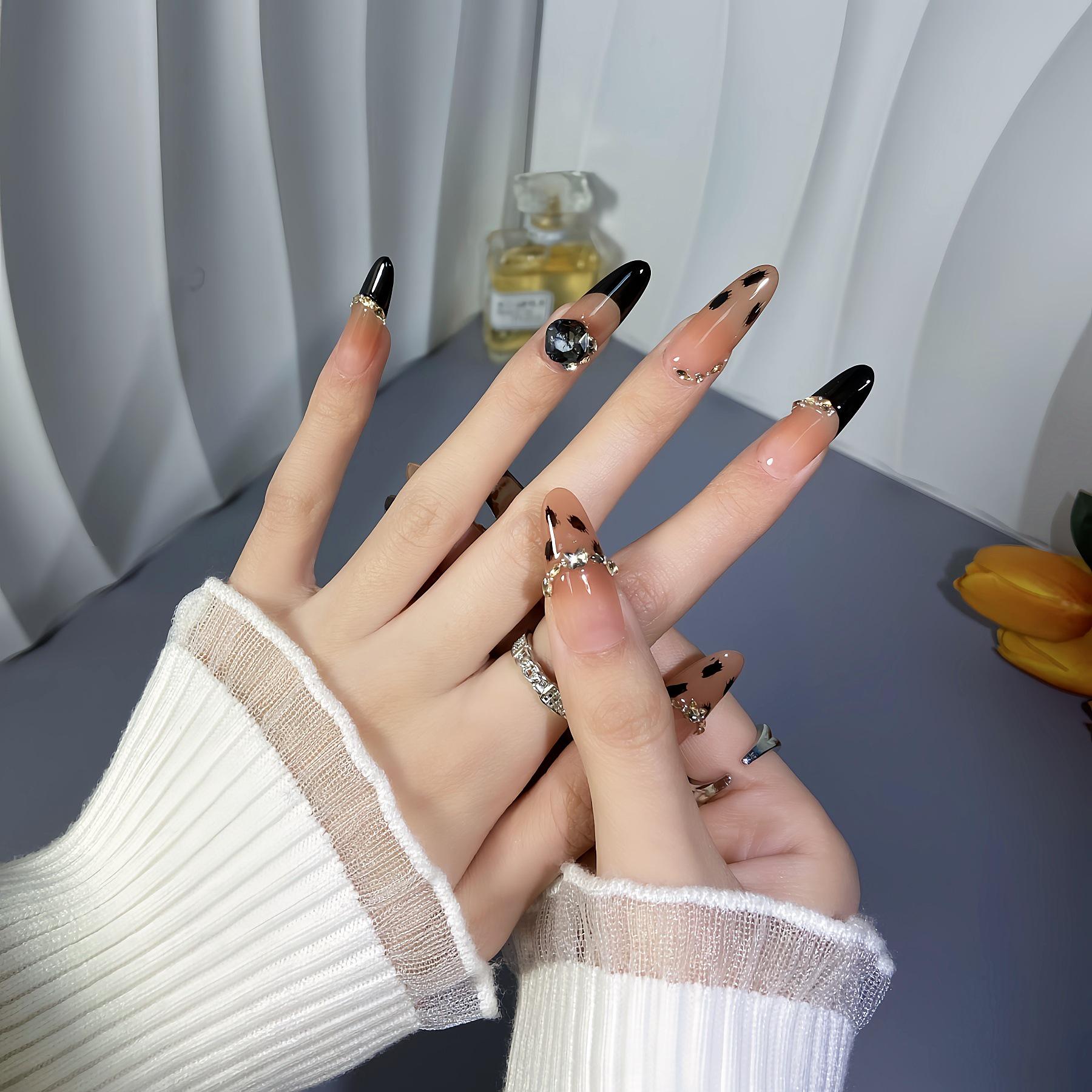 Leopard Print Wearable Nails: Handmade Black-Brown Gradient, Eye-Catching Light Luxury Nail Art