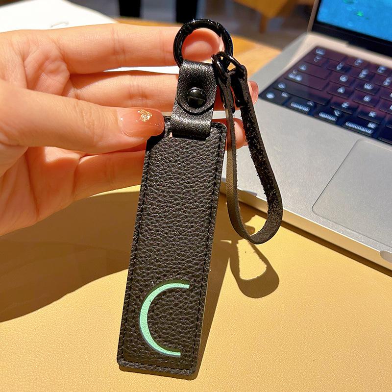 Fashion 26 Letters Key Chain Pu Leather Alphabet Letter Keyring Car Key Accessories Business Key Holder Women Bag Pendant Decor