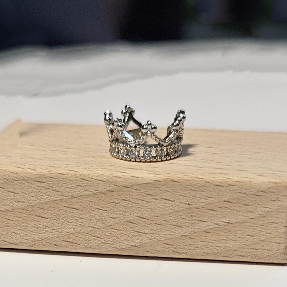 925 Silver Full Diamond Crown Ear Clip for Women Without Piercing – Elegant, Light Luxury Earrings