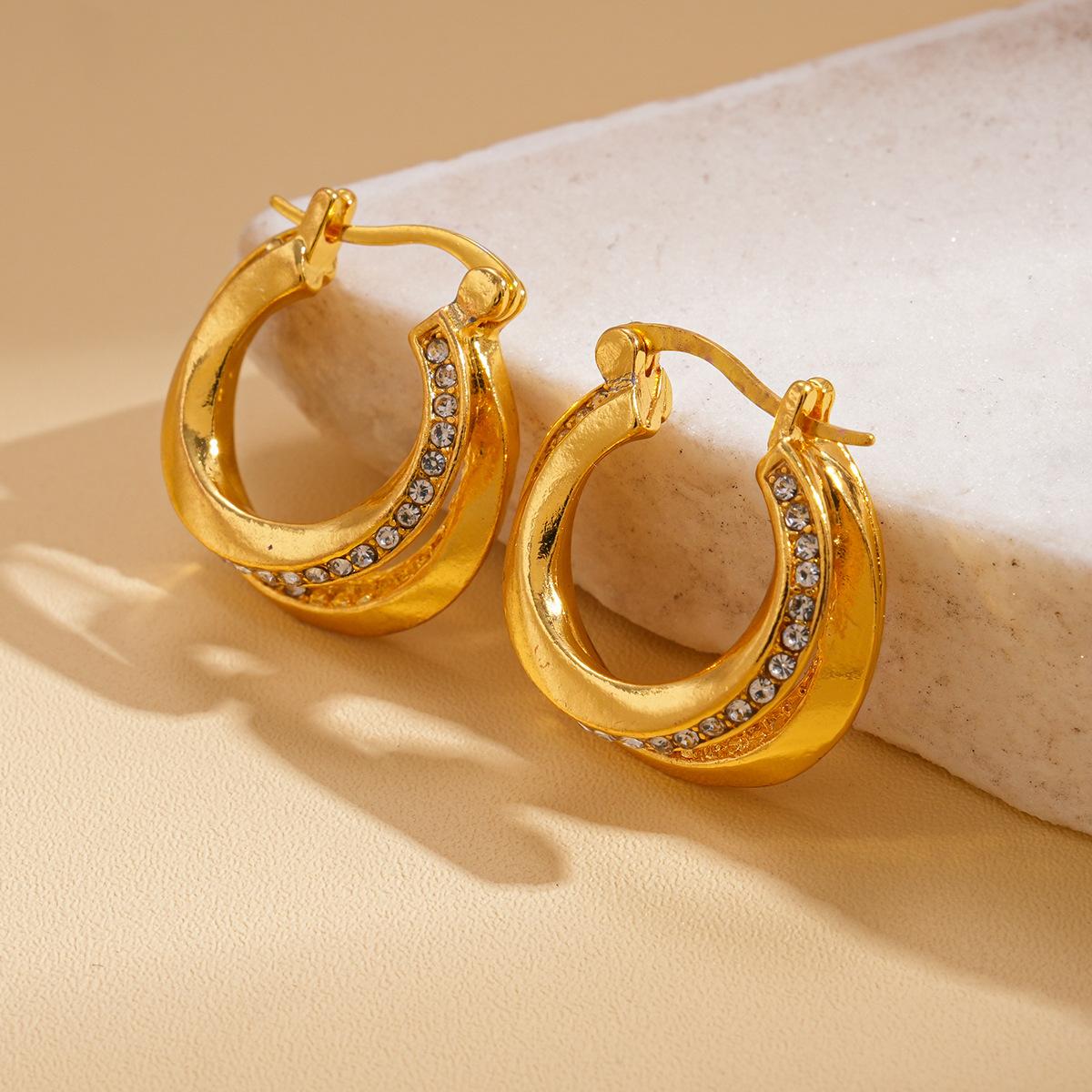 

Модные серьги-подвески для женщин золотой