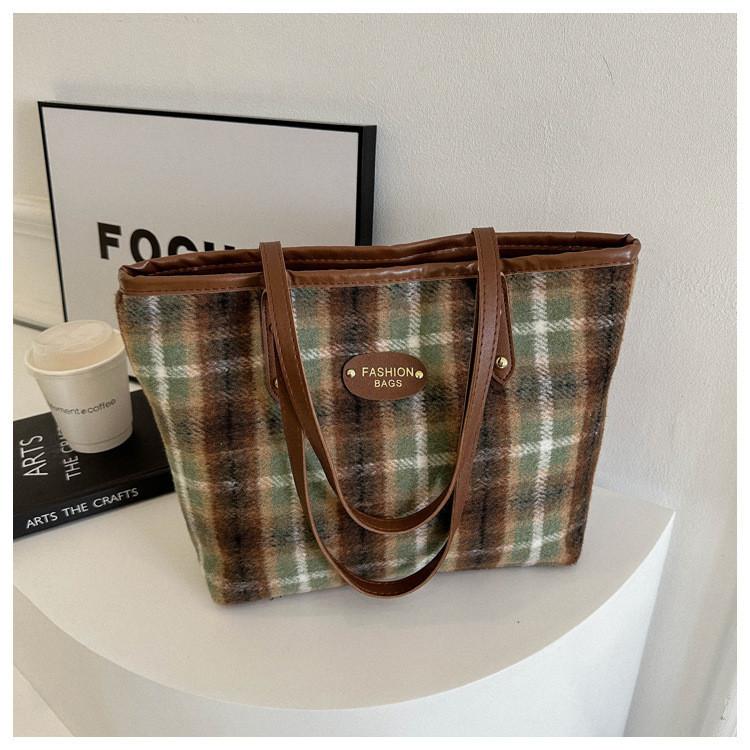 Large Capacity Stylish Plaid Single Shoulder Tote Bag For Women In 2023 Winter