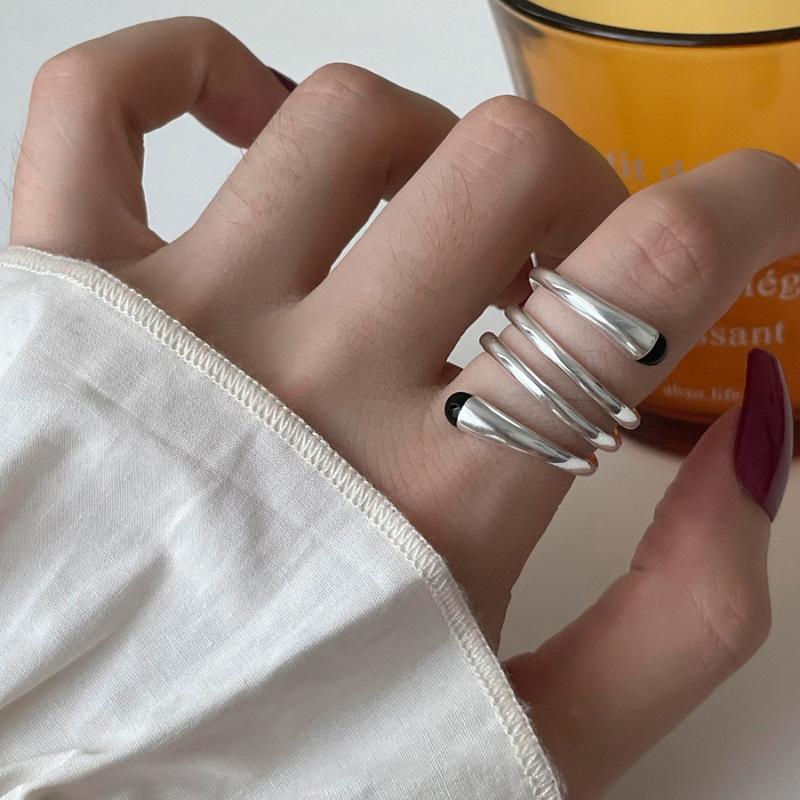 Onyx Black Elegant Ring For Women With Unique Geometric Design And Size Adjustable