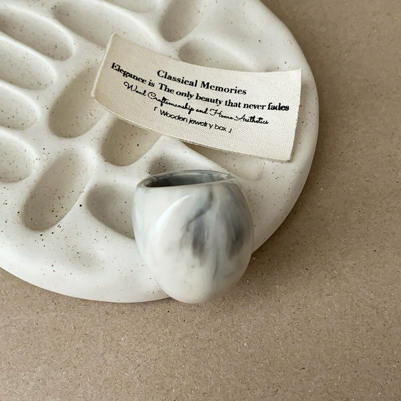 Oregelbundna Breda Stora Klumpiga Ringar för Kvinnor Vintage Akrylharts Höst Vinter Geometriska Stapelbara Finger Smycken