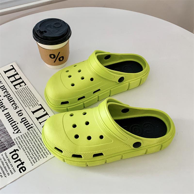 Hole shoes women's 2025 new women's muffin platform beach shoes student bag head wearing sandals