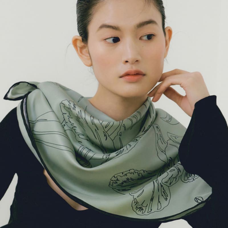 

AVVINA PELLE Fleur Square Silk Scarf 90 - Green Green