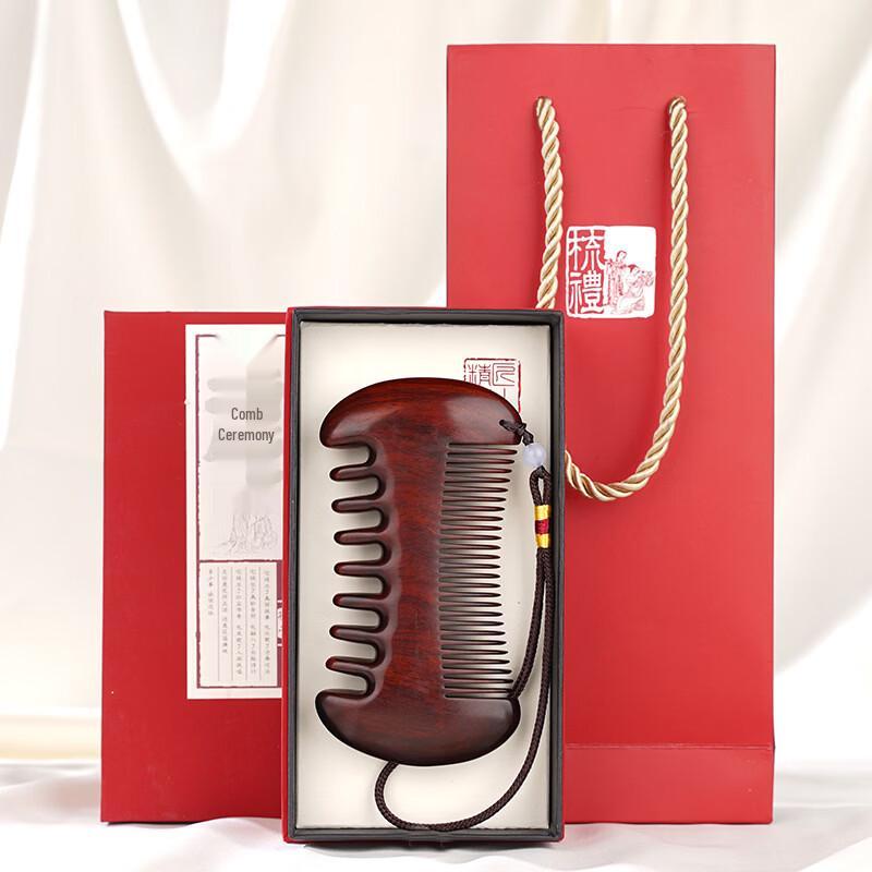 

Натуральная двусторонняя массажная расческа из красного сандала