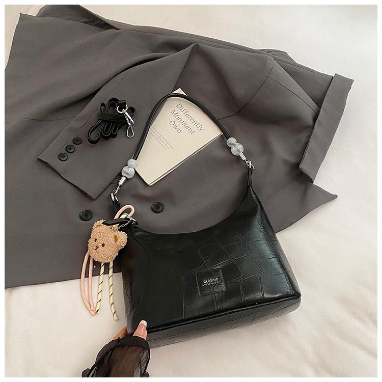 Simple and Fashionable Texture Korean Version of Casual Commuter Shoulder Bag 2025 Summer New Ins Wind Stone Pattern Messenger Bag