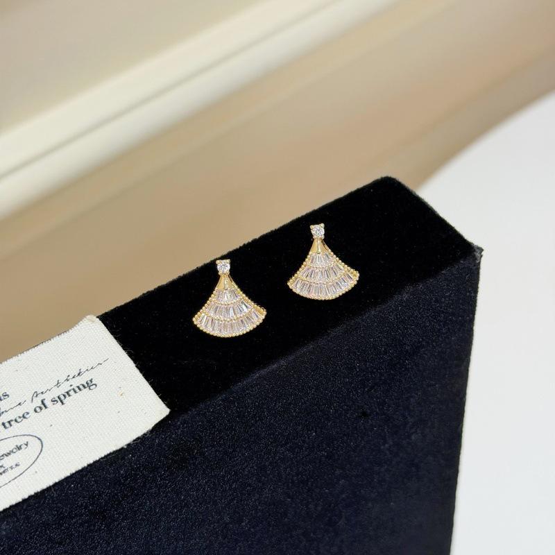 Chic Luxury Zirconia Fan-Shaped Stud Earrings – Versatile, High-End Commuting Ear Jewelry