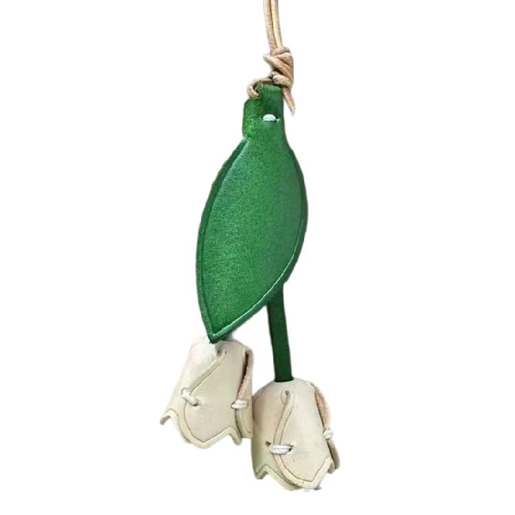 Sophisticated Leather Flower Keychain Sturdy Leather Floral Keyring Pendant Accessory For Unique Style Enthusiasts