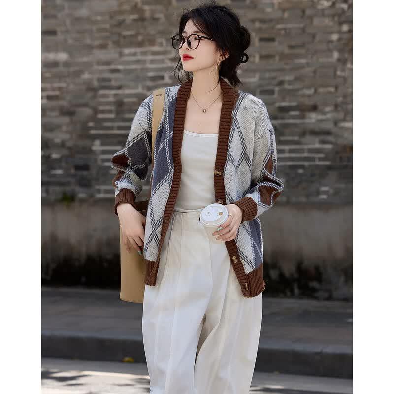 Women's V-Neck Diamond Knit Cardigan