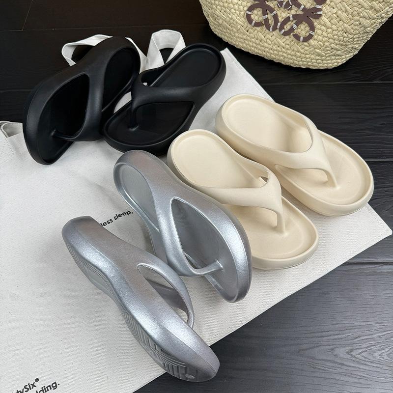 Silver Thick Bottom Flip-flops Fashionable Women Summer Wear Non-slip Out Casual Versatile Internet Celebrity Beach Cool Slippers