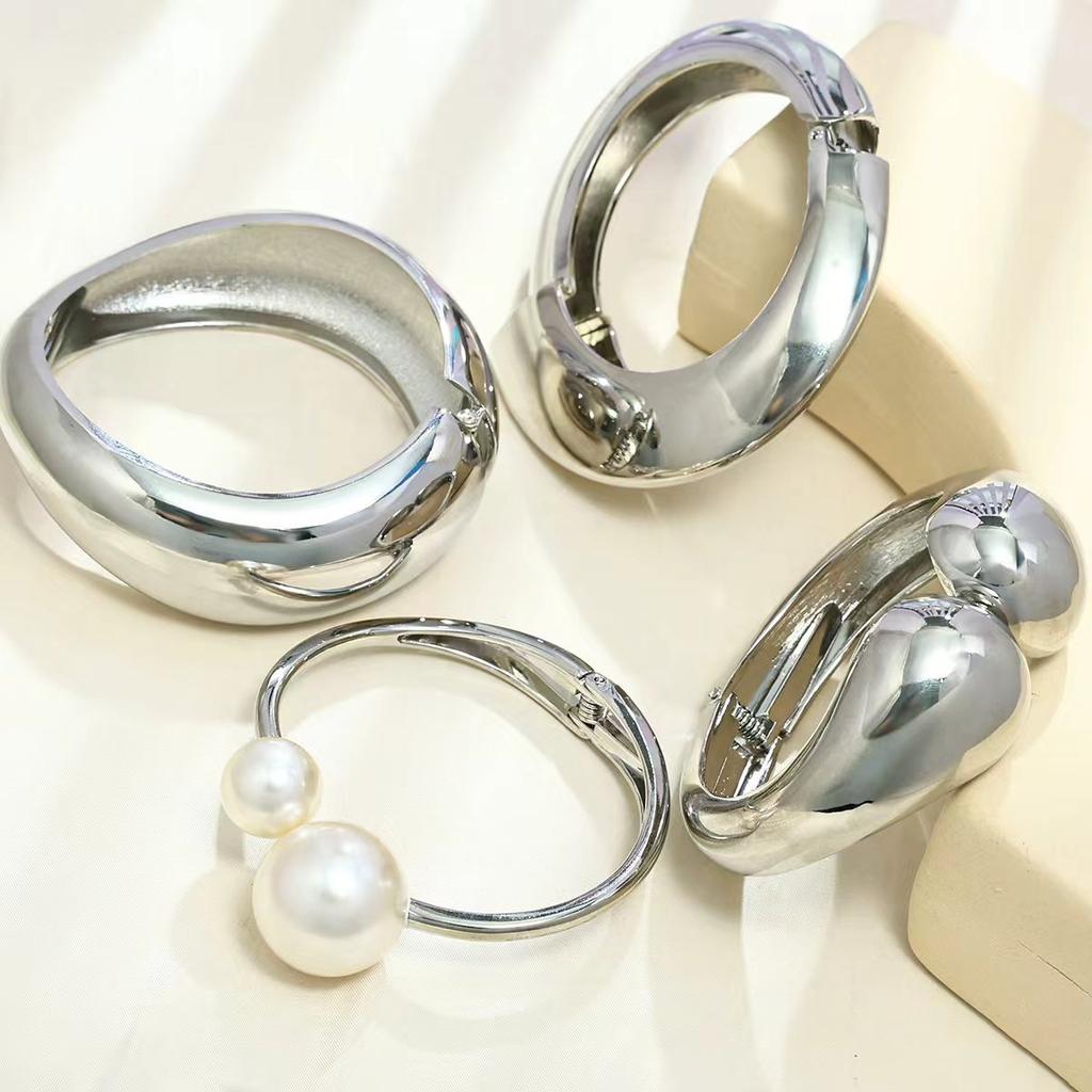 Exaggerated Ins Heavy Industry Design Sense Metal Smooth Surface Bracelet Geometric Personality Wide Bracelet Bracelet