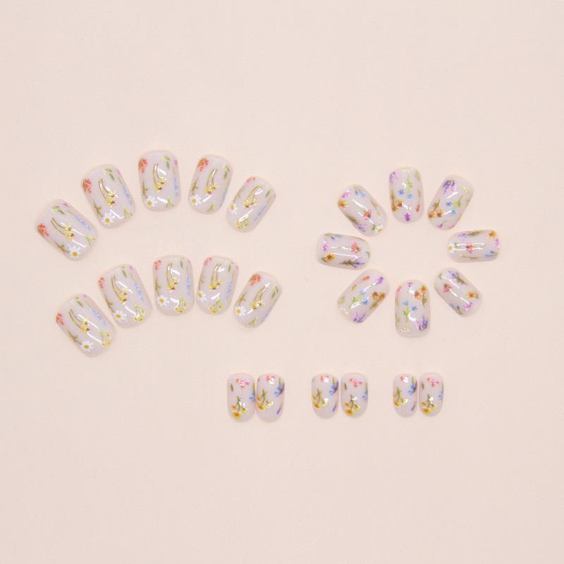 Fresh and Sweet Ice Waxy Flower Removable Manicure 24 Pieces Press On Nails