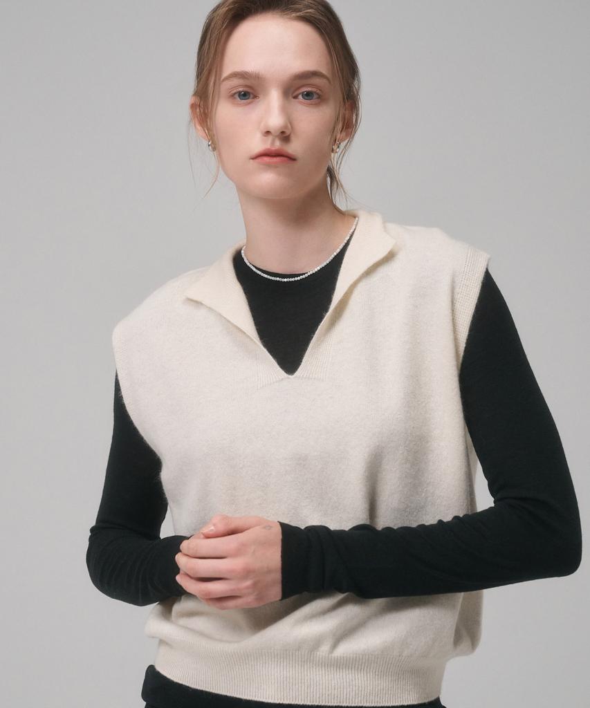 Saintluxure Half-Collar Knit Vest Ivory