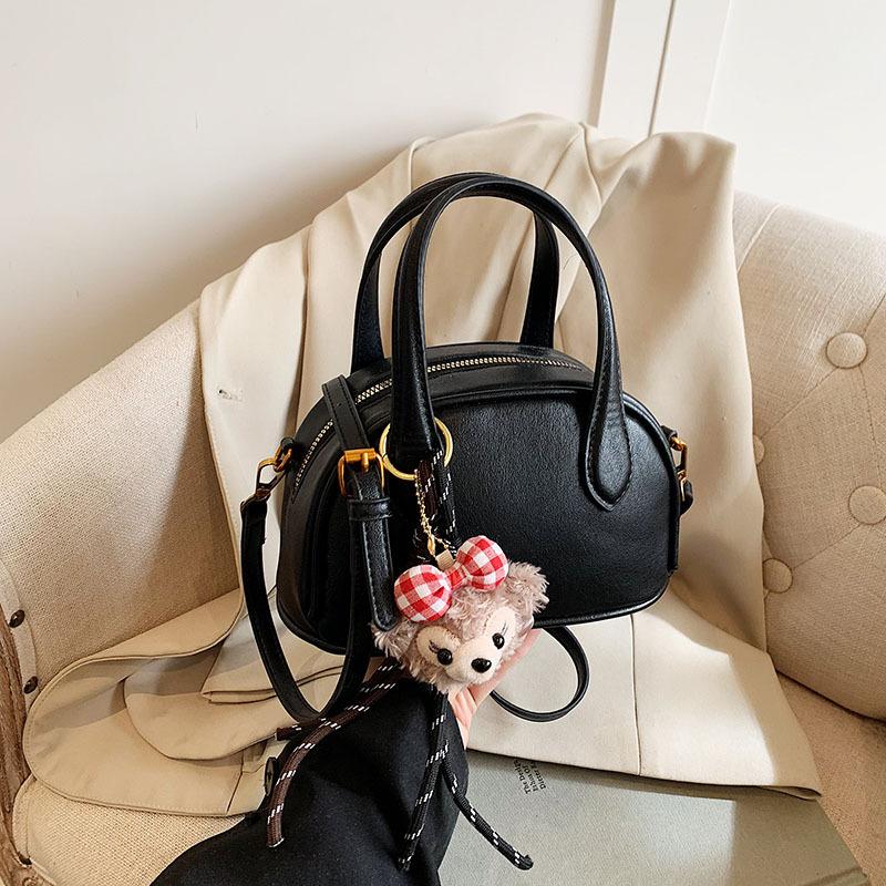 Mode handburen kuddeväska dam 2025 ny avslappnad mjuk läder axel skalväska trendig budväska