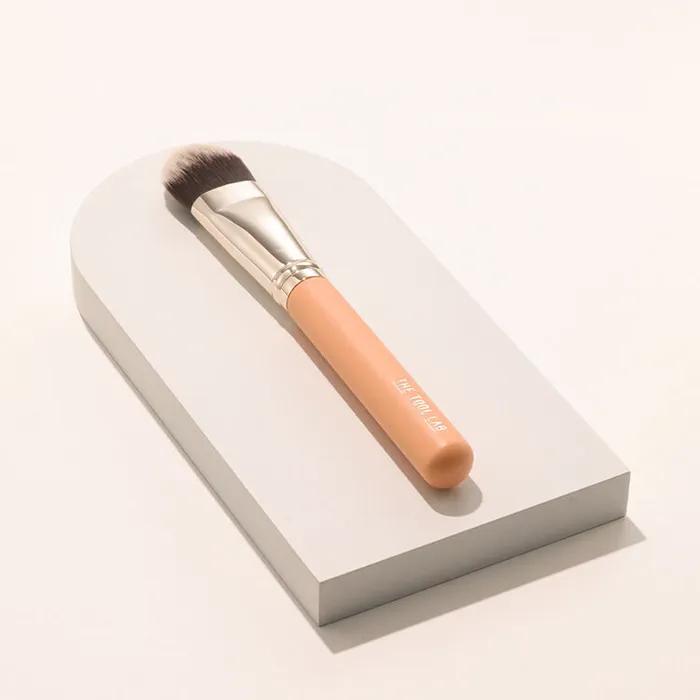 [Moist and Close-fitting] The Tool Lab 105 Light Touch Foundation