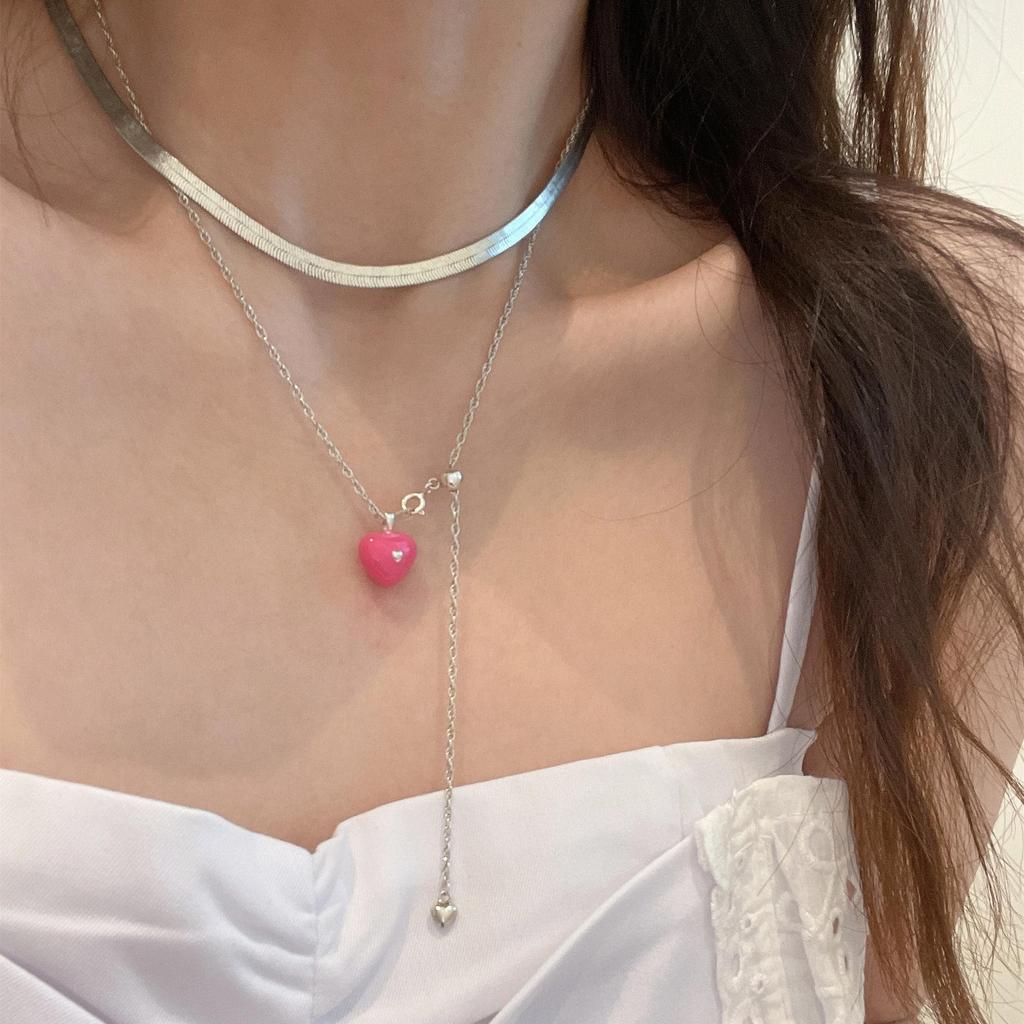 Elegant Italian Corrugated Pull-Out Necklace for Women - Trendy, Simple Clavicle Chain, Creative Sweater Accessory.