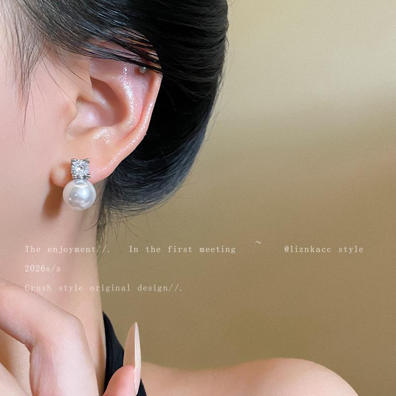 Sterling silver needle classic Princess Diana imitation pearl stud earrings light luxury high temperament atmospheric earrings unique earrings