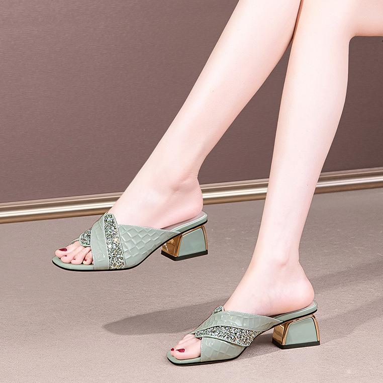 

Middle heel cool slippers women s summer wear fashion versatile 2025 new thick heel one-word drag large size women s sandals 34