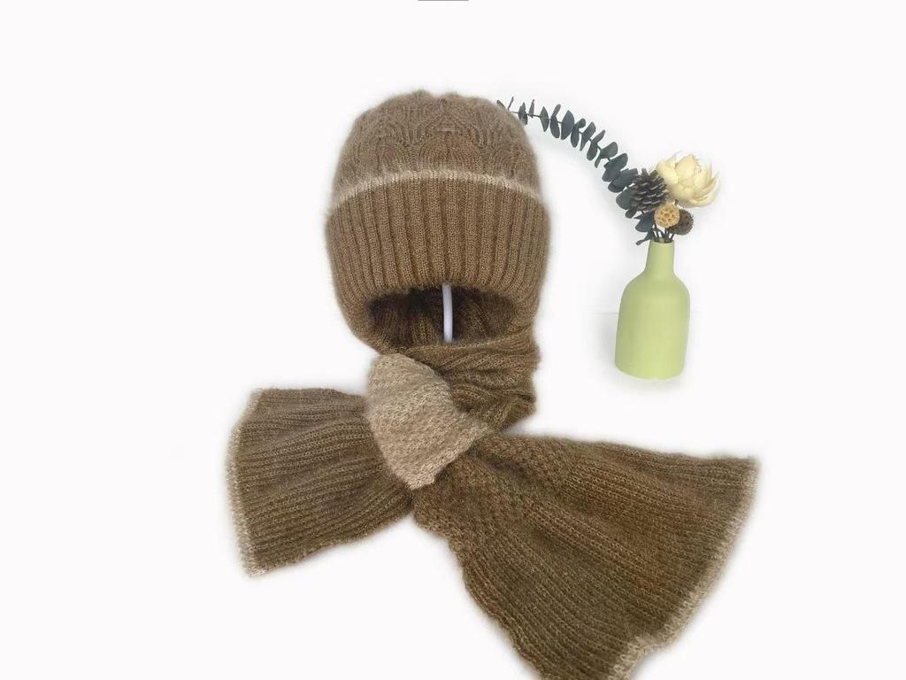 Luxury Velvet Knit Scarf with Phoenix Tail Flower Design - Double-Layered, Fleece-Lined Hat for Wind and Snow Protection