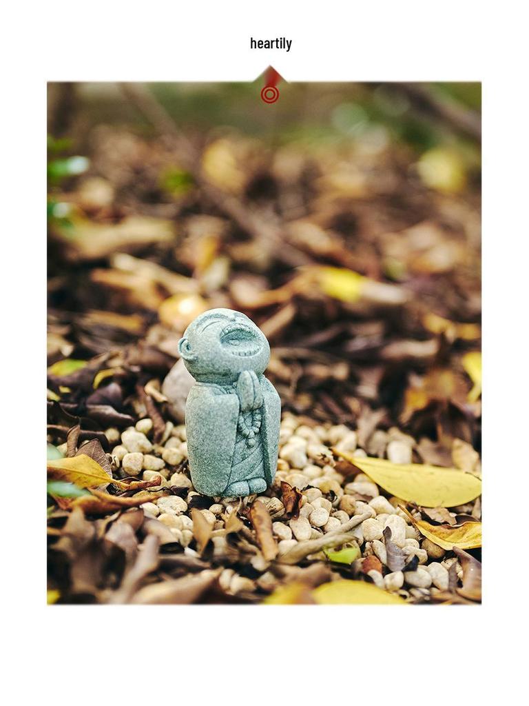 Kyoto Jizo Aquarium: Japanischer Mönch Bonsai-Ornament aus grünem Sandstein.