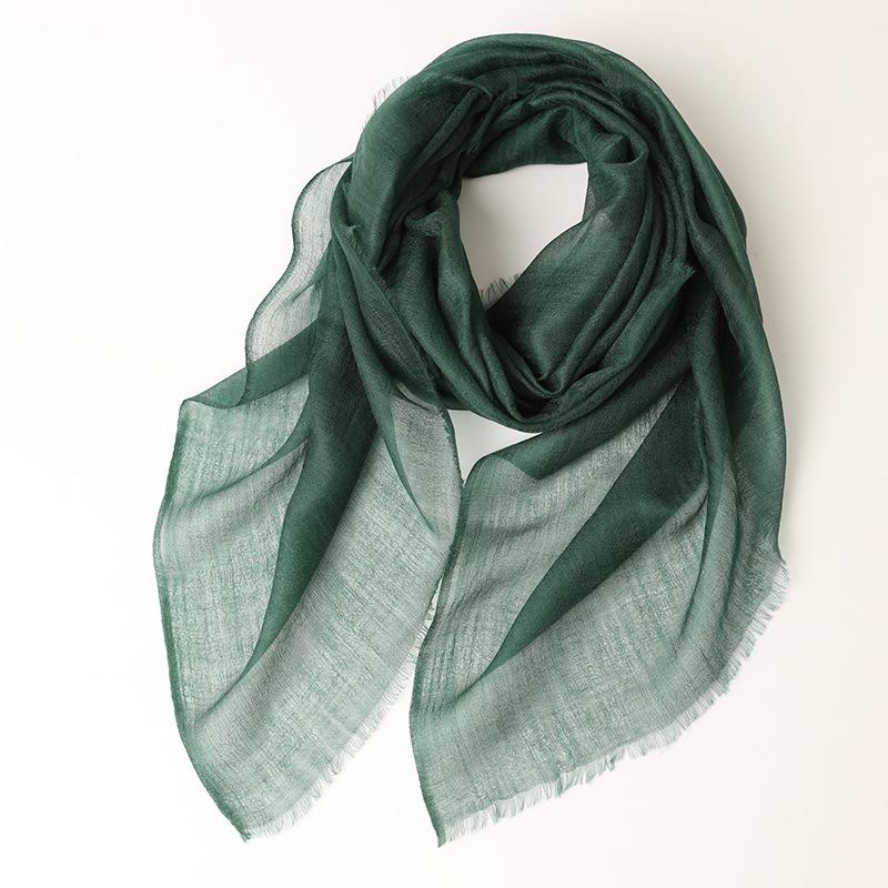 

Легкий и тонкий кольцевой бархатный женский кашемировый квадратный шарф однотонный весенне-летние новые модели можно носить 200 шарфов темно-зеленого