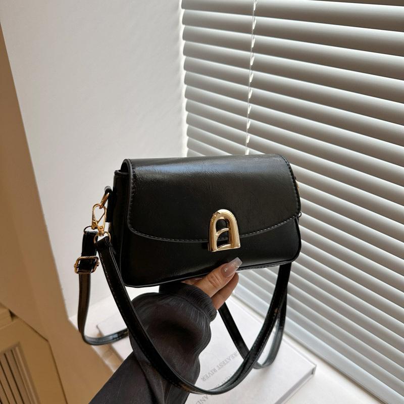 Textured Women's Messenger Bag New Retro Underarm Shoulder Bag Trendy Fashion Versatile Commuter Small Square Bag