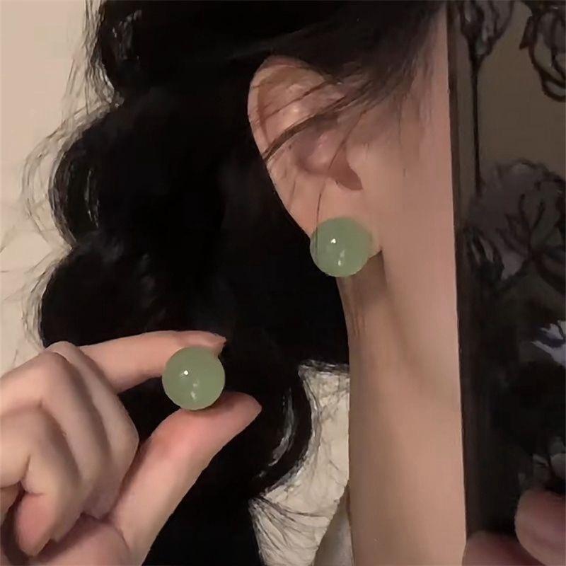 Lychee Jelly Powder Mosquito Coil Ear Clips: Elegant Chinese Style Moisturizing Earrings for Women