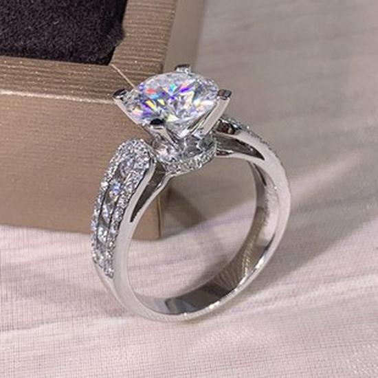 Luxury Zircon Gem Diamond Band Ring with Niche Appeal