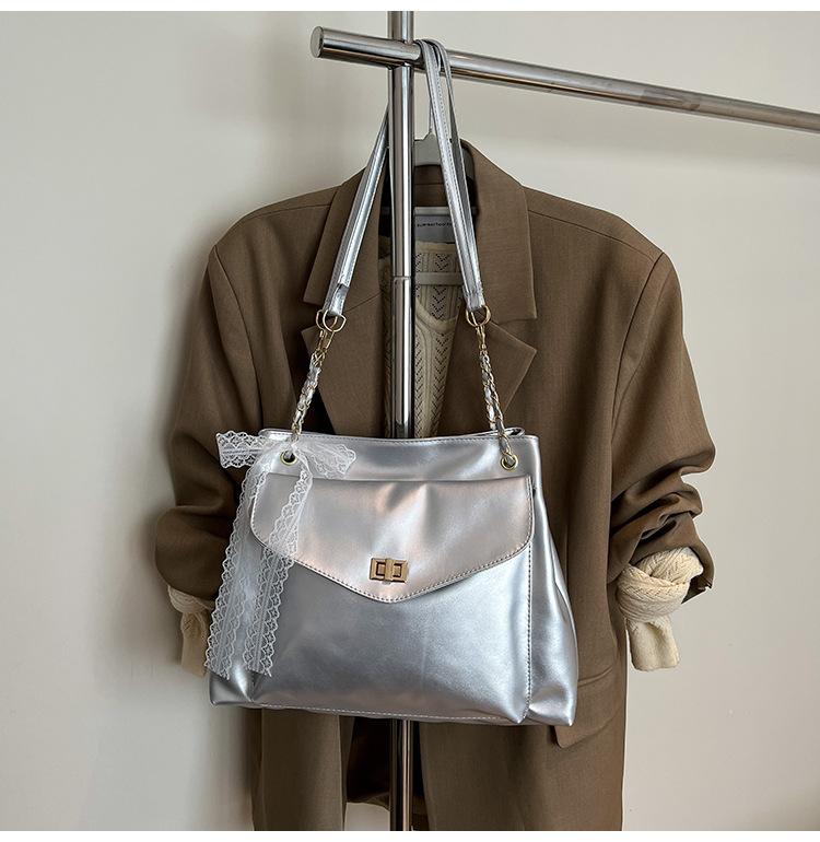 Women's Retro Commuter Shoulder Bag 2025 Winter New Large Capacity Out Messenger Bag Chain Bag Tote Bag Women