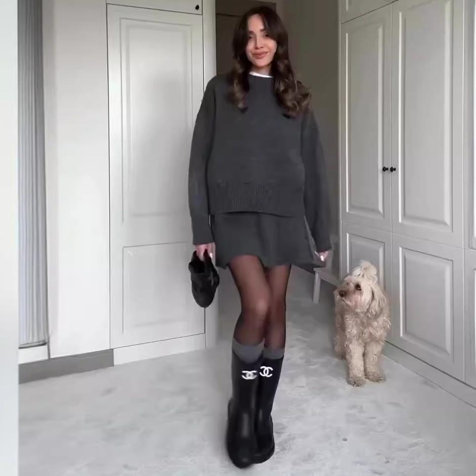 High-Quality Autumn 2024 European & American Casual Solid Color Knitted Short Skirt Set for Women