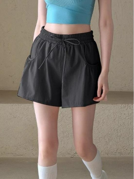 2026 Damen Doppellagige Sportshorts: Figurschmeichelnde Sommerkleidung zur Kaschierung von Makeln für Laufen, Training und Yoga.
