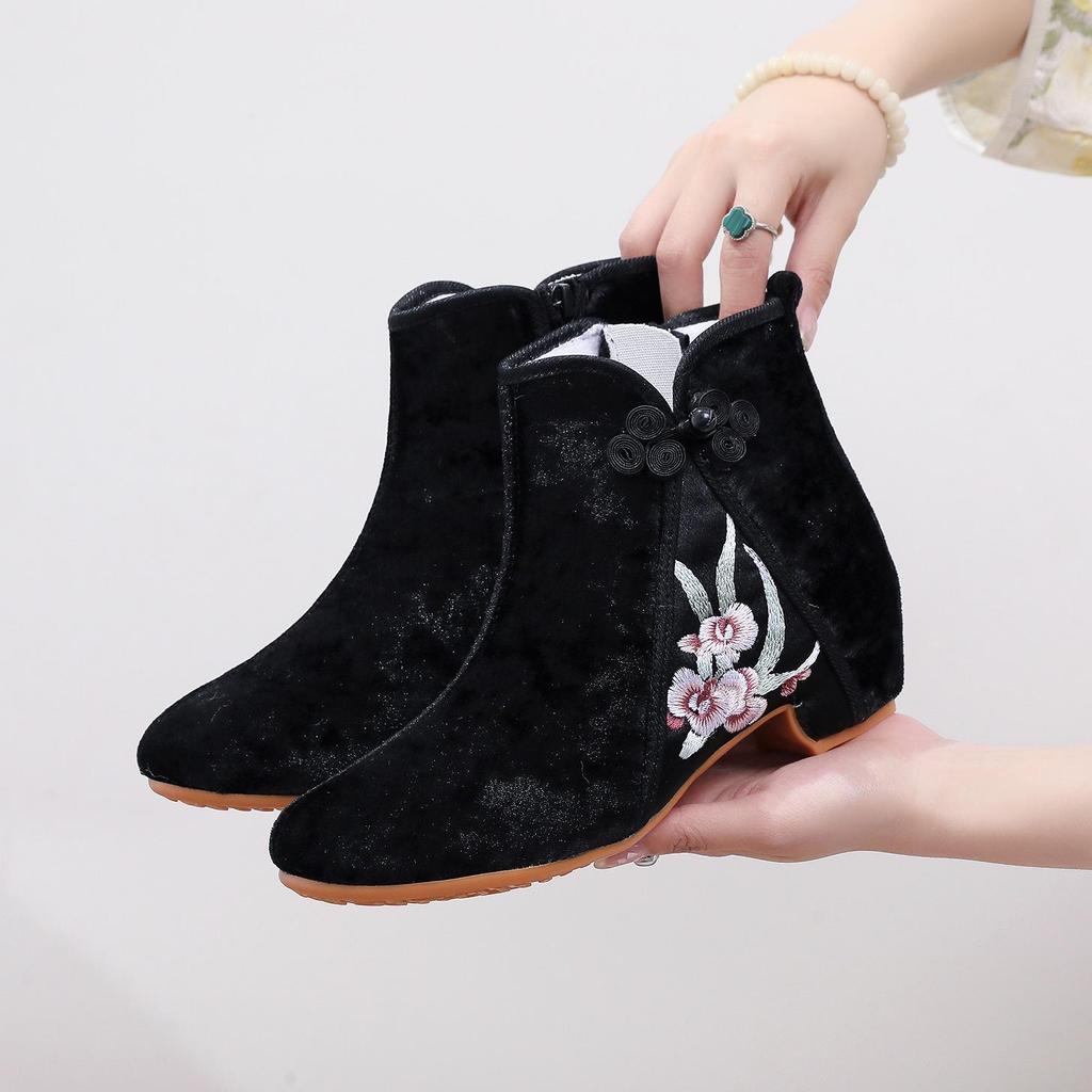 2025 Winter Ethnic Style Women's Embroidered Velvet Ankle Boots