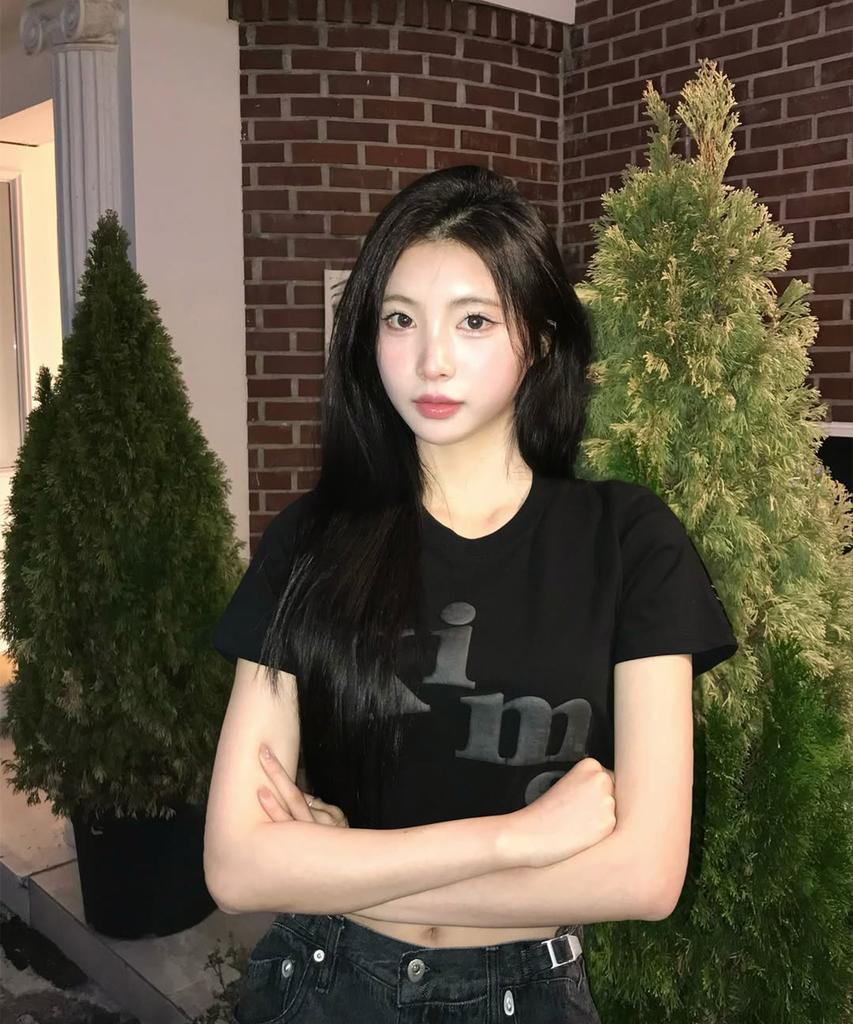 Kimseupeulesikoteunmakes (Unisex) Messy Alpha Logo Tee Black
