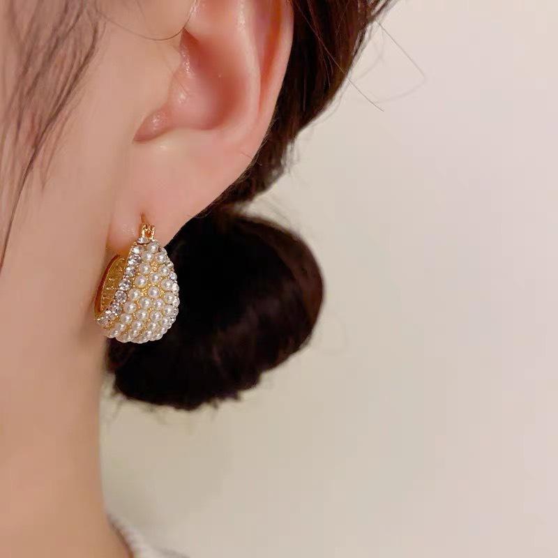 2023 Trendy Pearl & Diamond Oval Pendant Earrings - Versatile & Stylish High-End Design