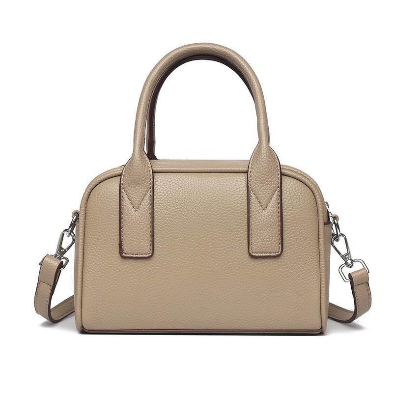 Simple small square bag, women's tide and 2025 new textured large-capacity bowling bag, commuter messenger bag