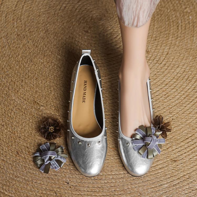 Fashion New Spring/Summer Patent Leather Women Pumps Shoes for Women Fashion Rivet Detachable Flower Round Toe Low Heel Women Loafers