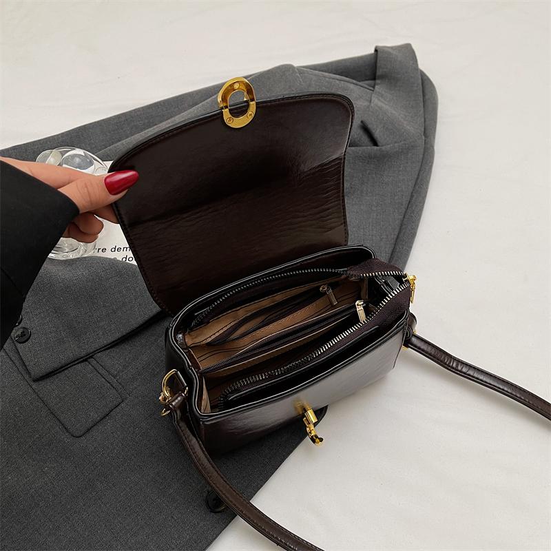 Fashion Niche Crossbody Bag Women's New Versatile Retro Small Square Bag Fashionable Commuting Single Shoulder Women's Bag