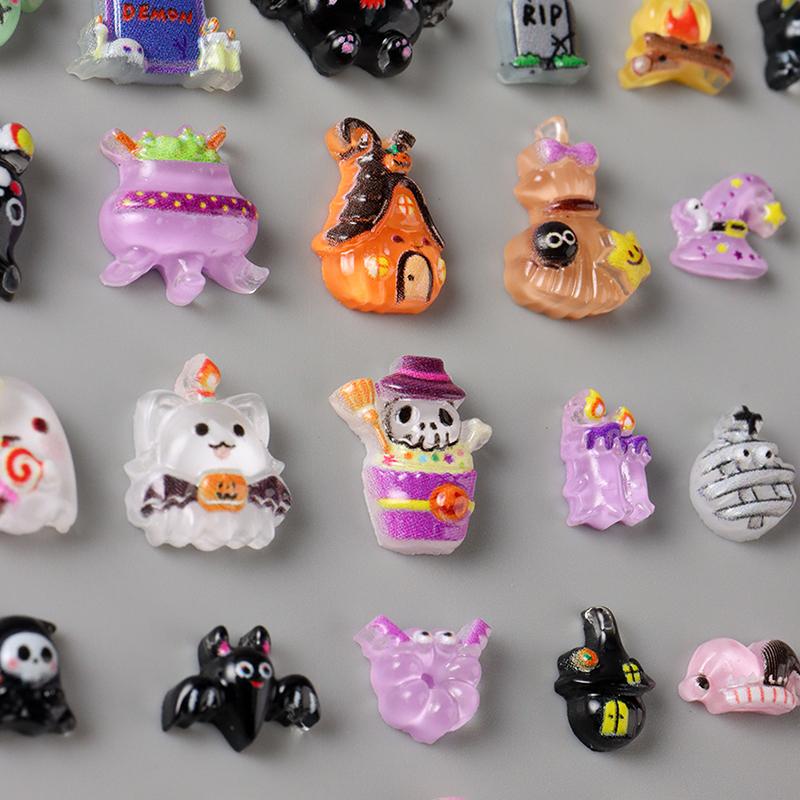 50/100Pcs Kawaii Halloween Nail Charms Cartoon Pumpkin Ghost Cat Mixed Sized Resin Ornaments Cute Spider Web Bat Nail Decor