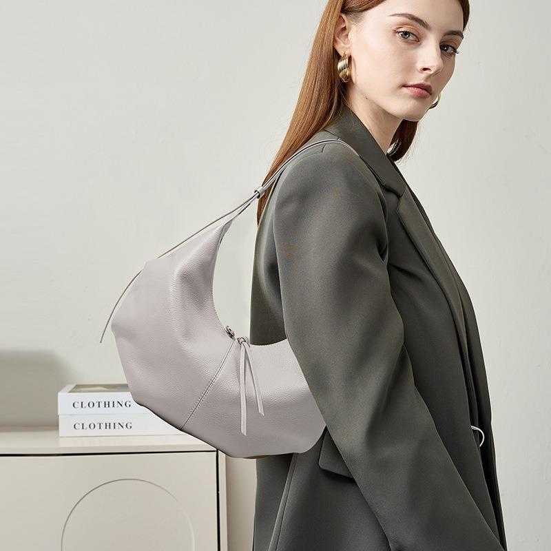 Dumpling bag zipper niche versatile first layer cowhide messenger bag women's large capacity high-end women's leather underarm bag