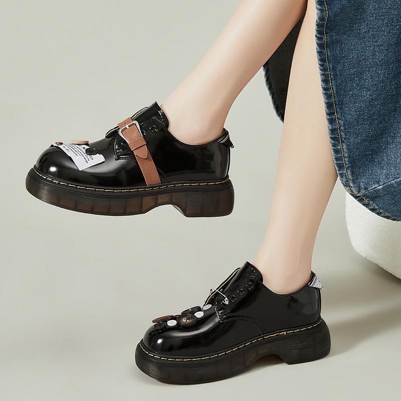 Mocassins Mary Jane de Design Nicho com Sola Grossa Bosi 2025 para Mulher