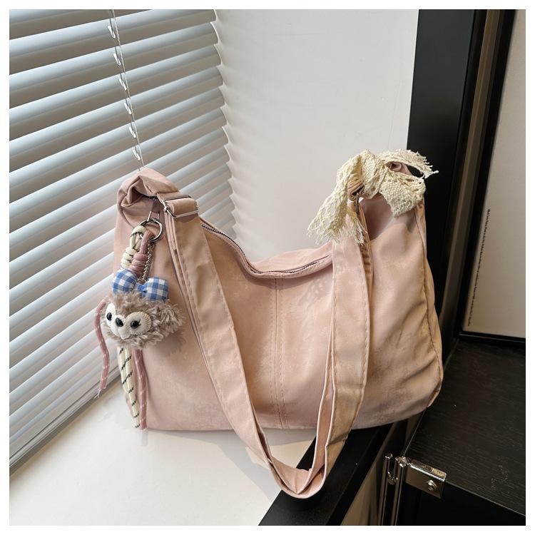 This year's popular bag women's 2025 new autumn and winter large-capacity versatile commuter shoulder bag messenger bag women