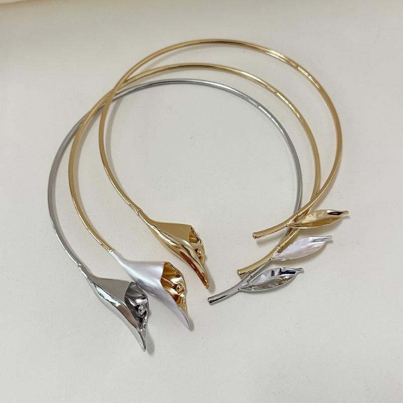 Simple And Light Luxury Temperament Cold Style Metal Leaf Flower Necklace Fashionable Personality Clavicle Chain Open Collar
