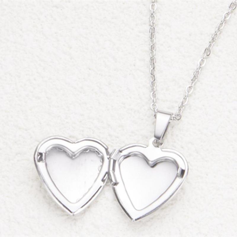 Stainless Steel Silver Gold Small Heart-shaped Lace Accessory That Can Open Heart-shaped Photo Frames and Boxes, and Can Be Used As A Necklace.