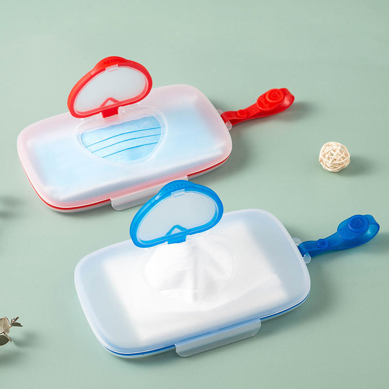 1PC PP Material Portable Heart-Shaped Wet Wipe And Mask Storage Box with Snap Closure for Kids Travel Tissue Holder